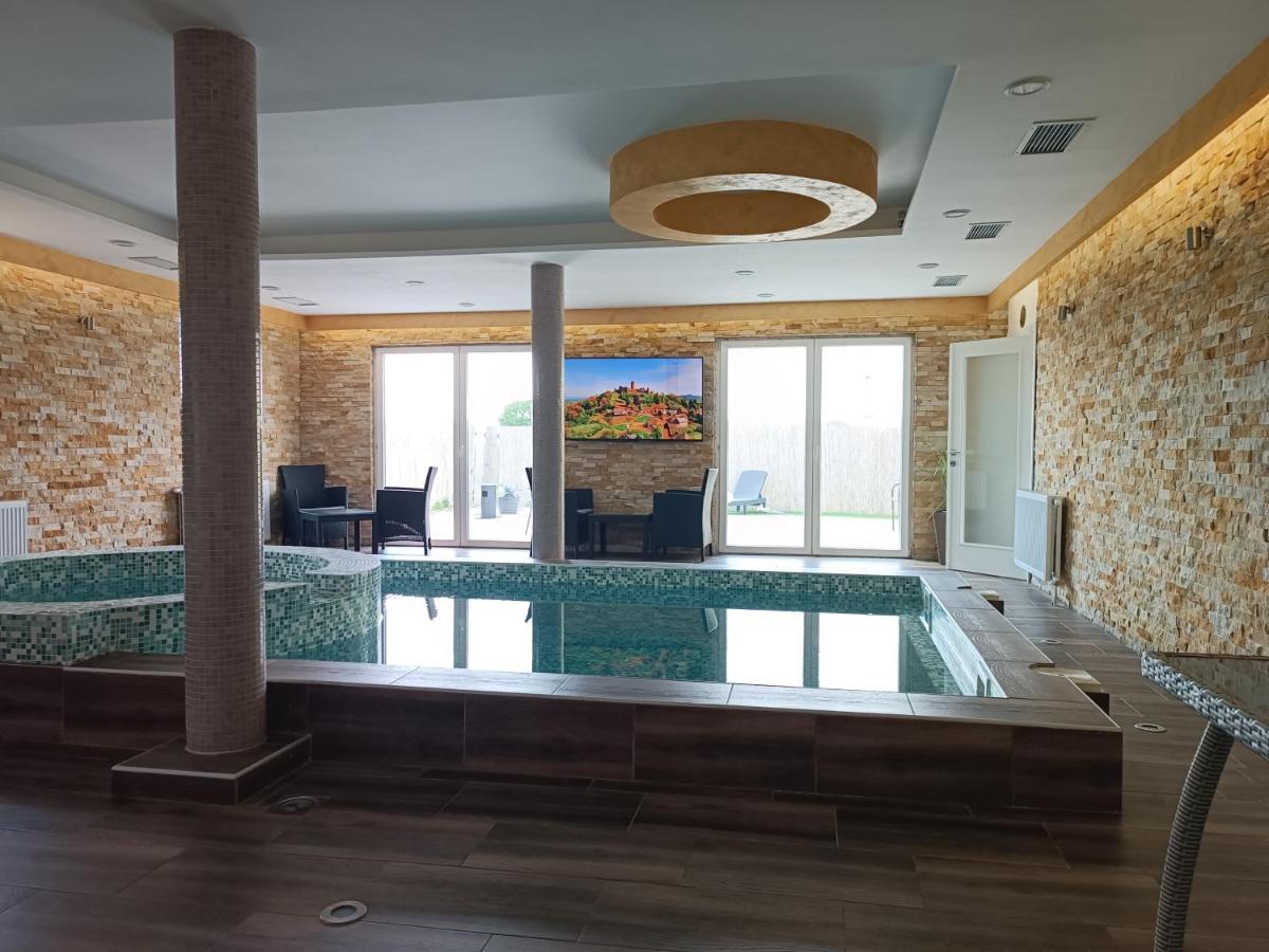 V & V Villa Lalince Экстерьер фото