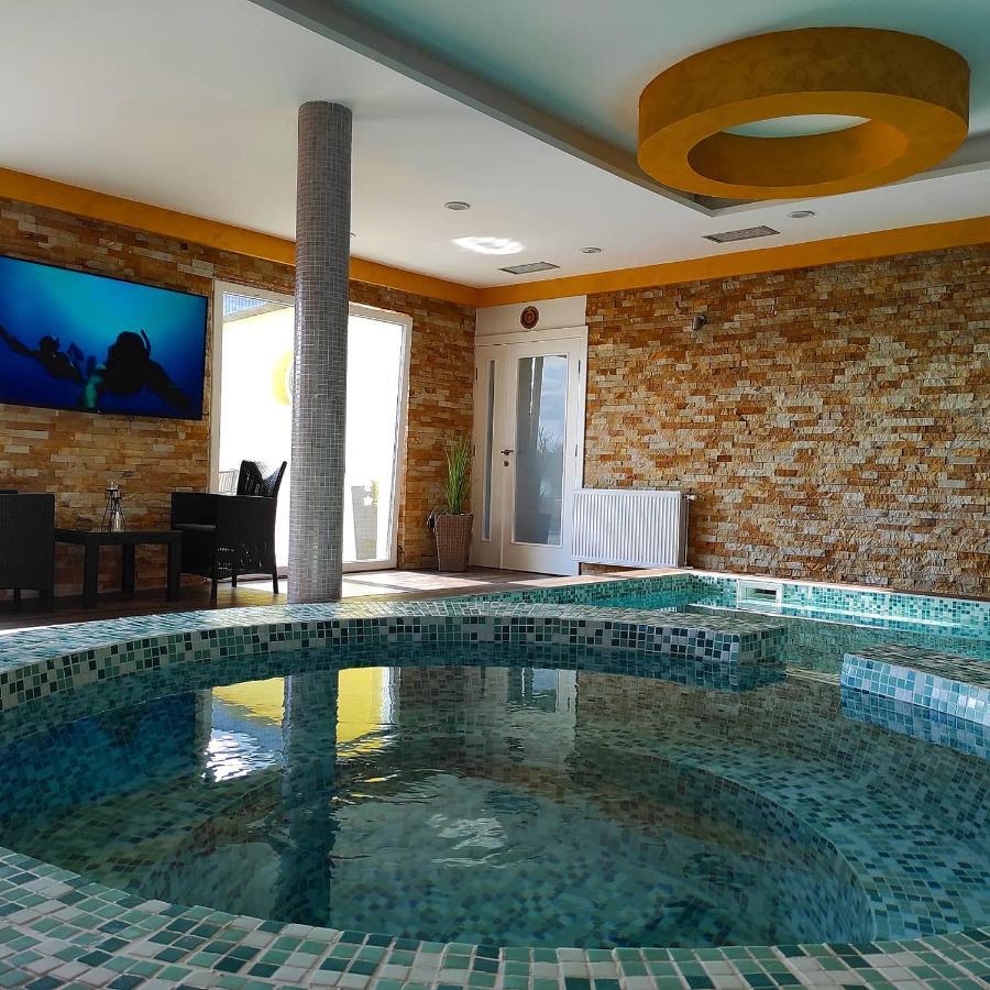 V & V Villa Lalince Экстерьер фото