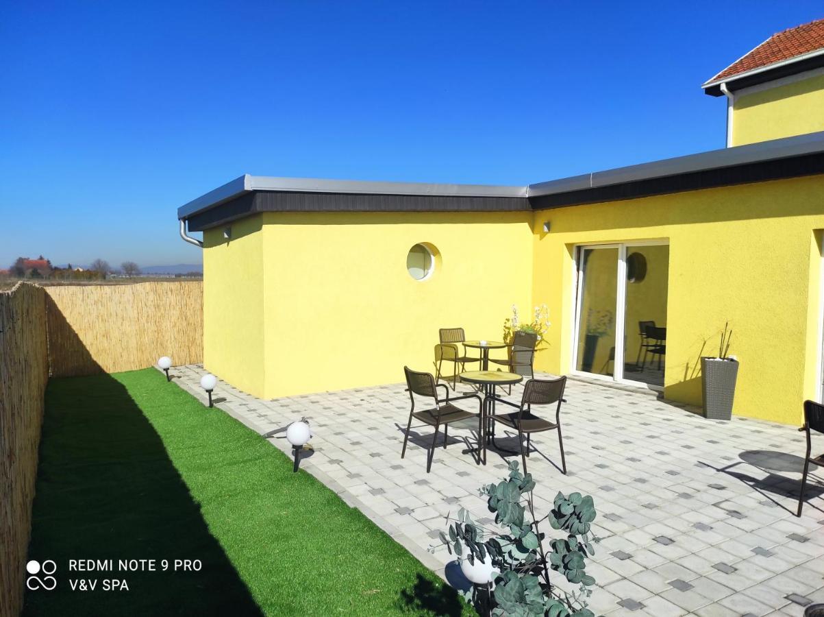 V & V Villa Lalince Экстерьер фото