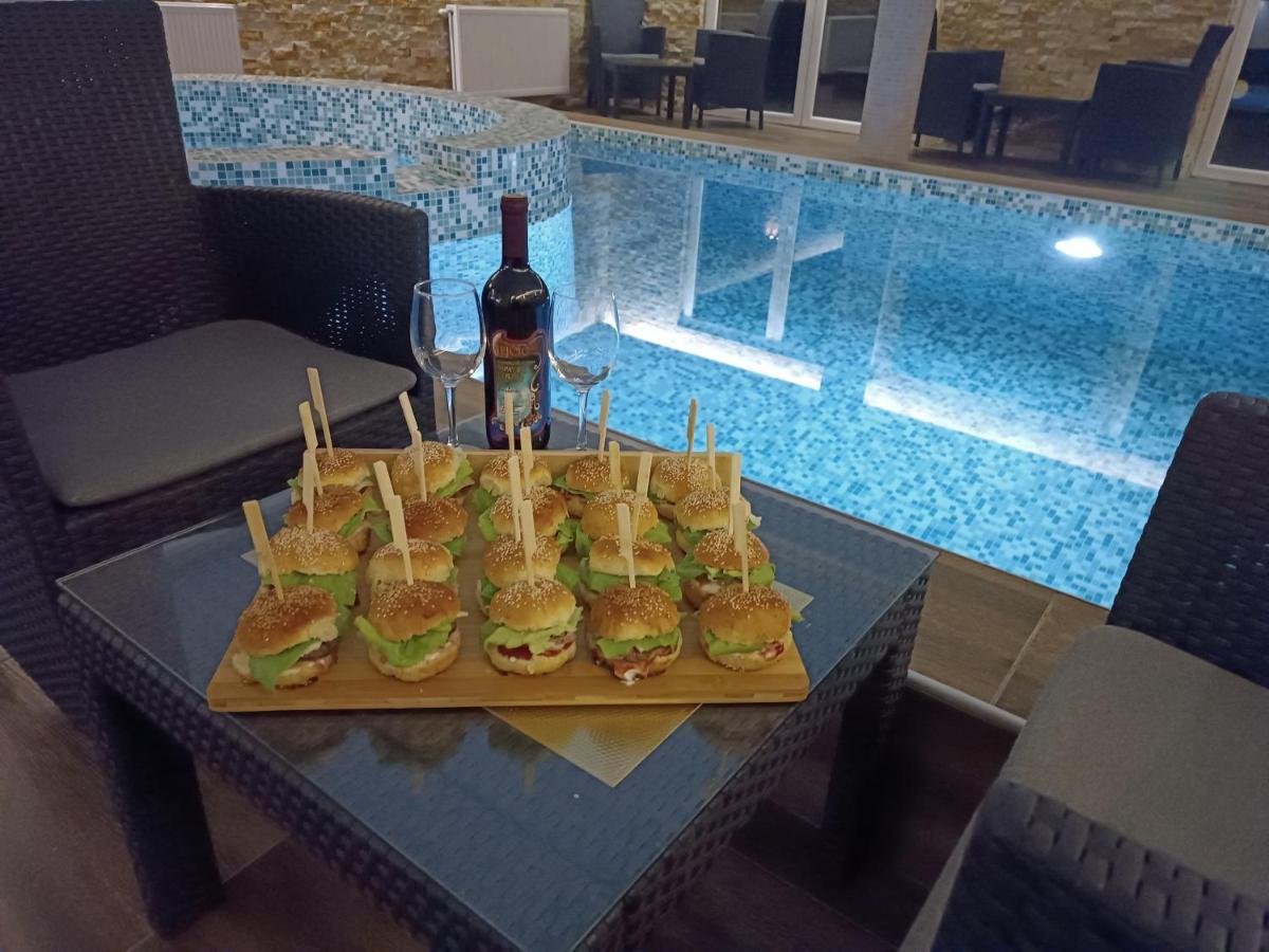 V & V Villa Lalince Экстерьер фото