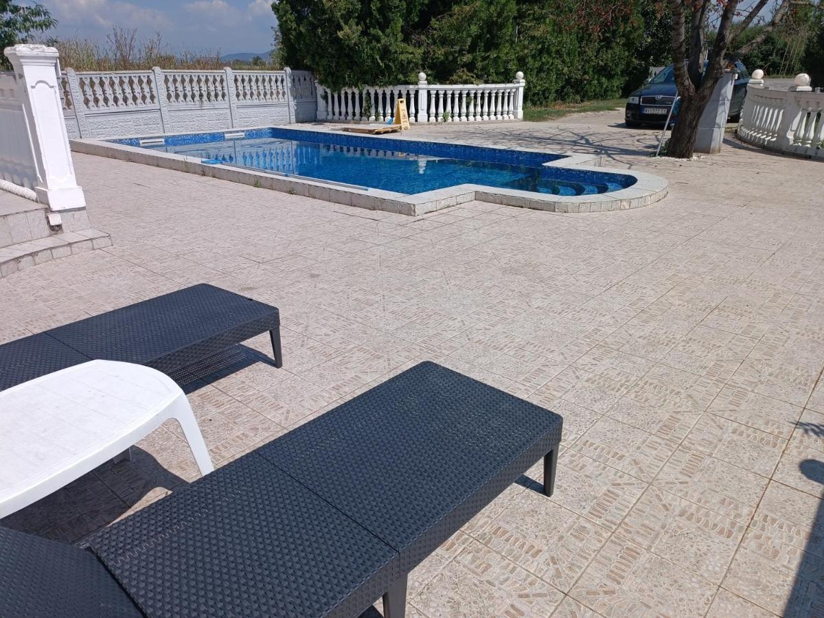 V & V Villa Lalince Экстерьер фото