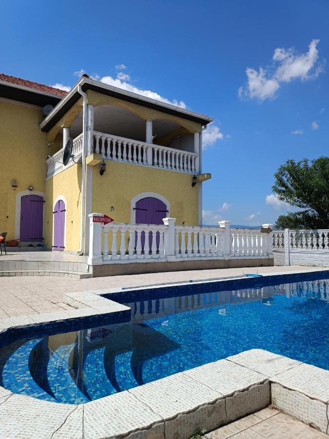 V & V Villa Lalince Экстерьер фото